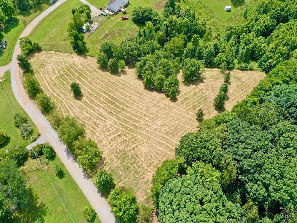 Image 1 of property listing at 0 Holiday Circle, Vinton, VA 24179