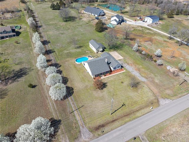 403 N Gray Street, Pocola, OK 74902