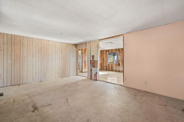 42 Manzano Road, Los Lunas, NM 87031