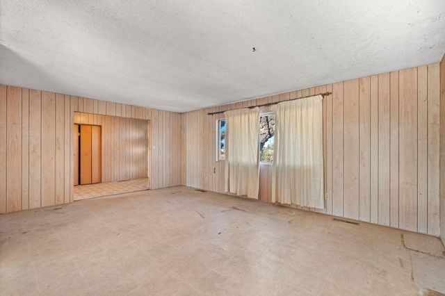 42 Manzano Road, Los Lunas, NM 87031