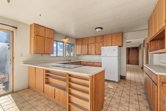 42 Manzano Road, Los Lunas, NM 87031