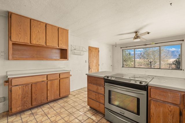 42 Manzano Road, Los Lunas, NM 87031