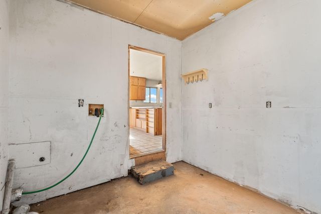 42 Manzano Road, Los Lunas, NM 87031