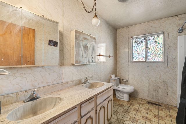 42 Manzano Road, Los Lunas, NM 87031