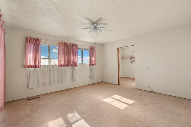 42 Manzano Road, Los Lunas, NM 87031