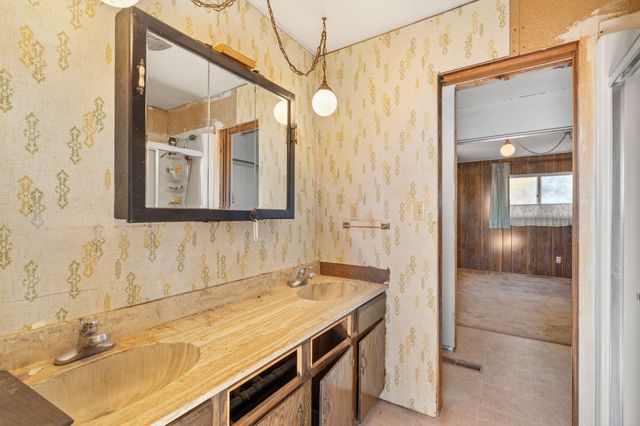 42 Manzano Road, Los Lunas, NM 87031