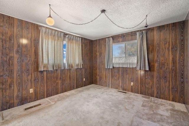 42 Manzano Road, Los Lunas, NM 87031