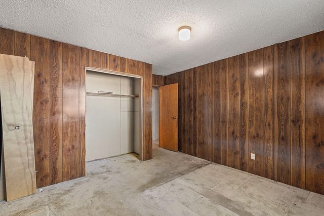 42 Manzano Road, Los Lunas, NM 87031