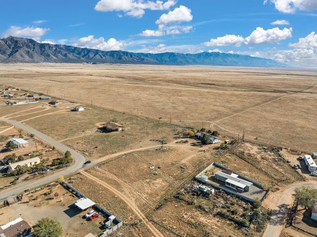 42 Manzano Road, Los Lunas, NM 87031