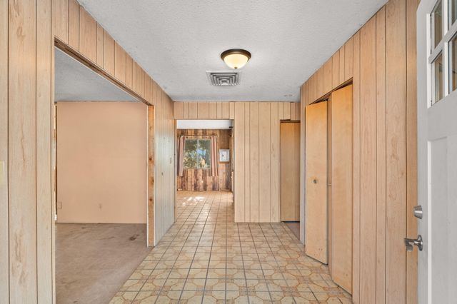 42 Manzano Road, Los Lunas, NM 87031