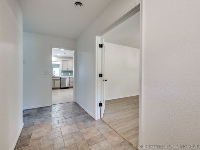 930 S Sinnett Road, Cleveland, OK 74020
