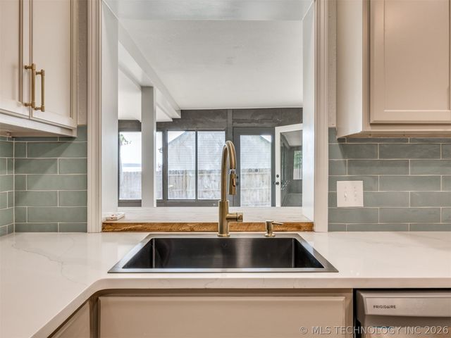 930 S Sinnett Road, Cleveland, OK 74020