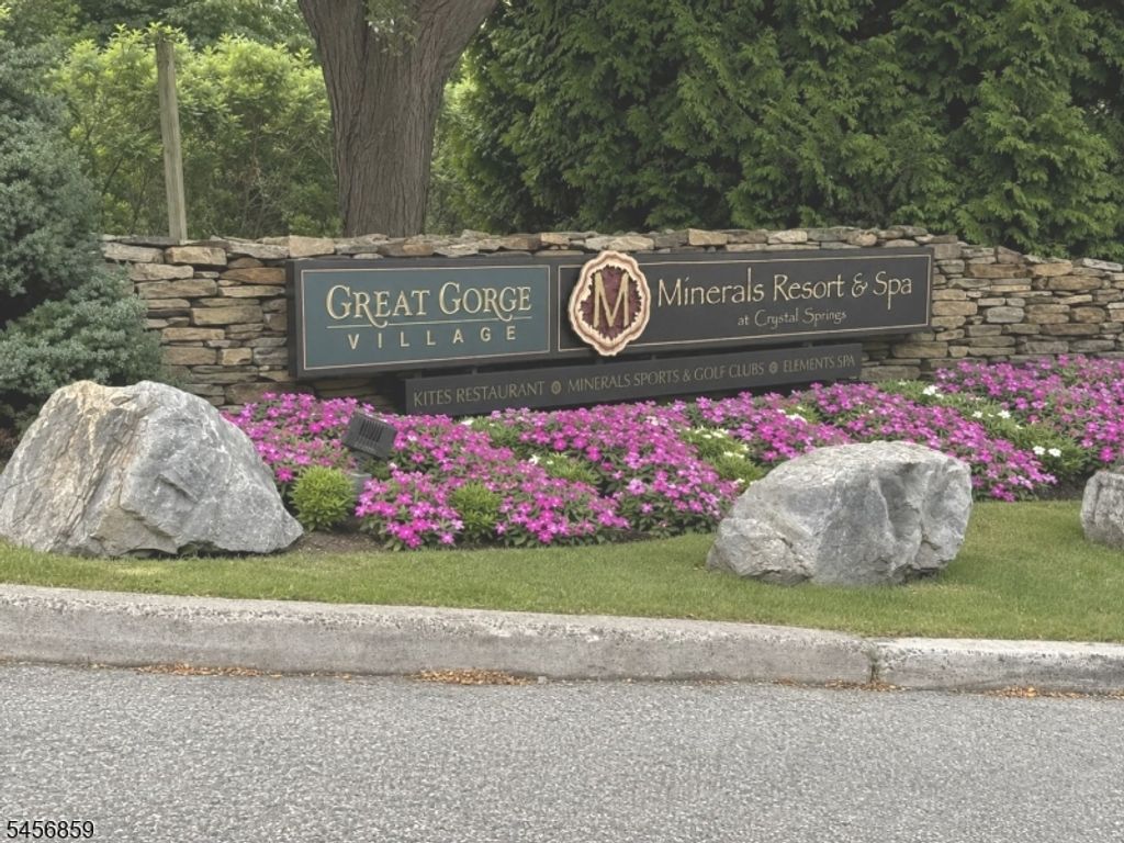 1 Beaver Creek Dr 4, Vernon Twp., NJ 07462 — exterior