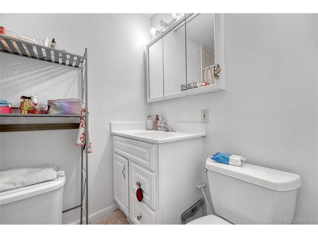 841 S Oakland St, Aurora, CO 80012