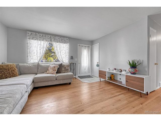 841 S Oakland St, Aurora, CO 80012