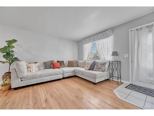 841 S Oakland St, Aurora, CO 80012