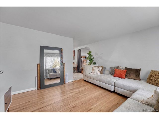 841 S Oakland St, Aurora, CO 80012