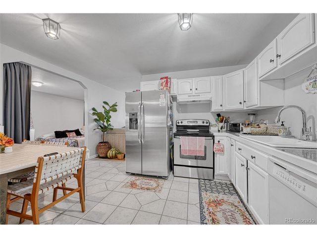 841 S Oakland St, Aurora, CO 80012