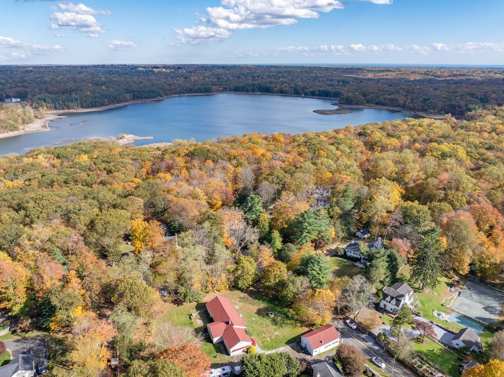 78 Trinity Pass, Stamford, CT 06903