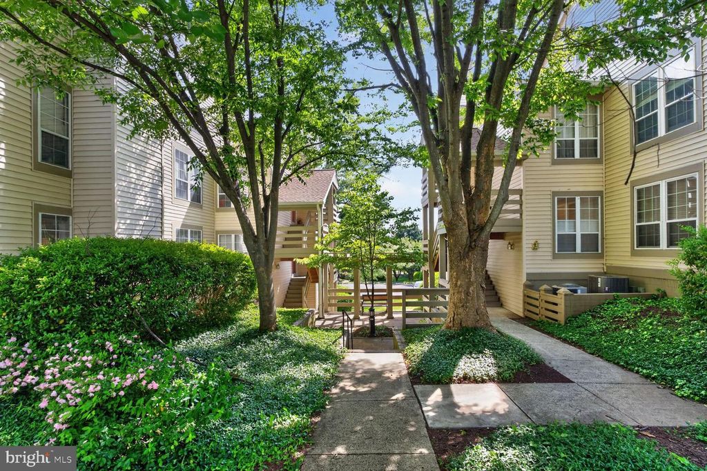 4505-F SAHALEE CT, Alexandria, VA 22312