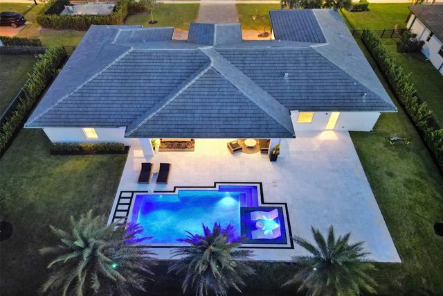 10975 N Sierra Ranch Drive, Davie, FL 33324