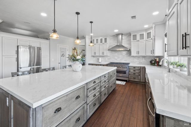 6141 N Vine St, Vacaville, CA 95688