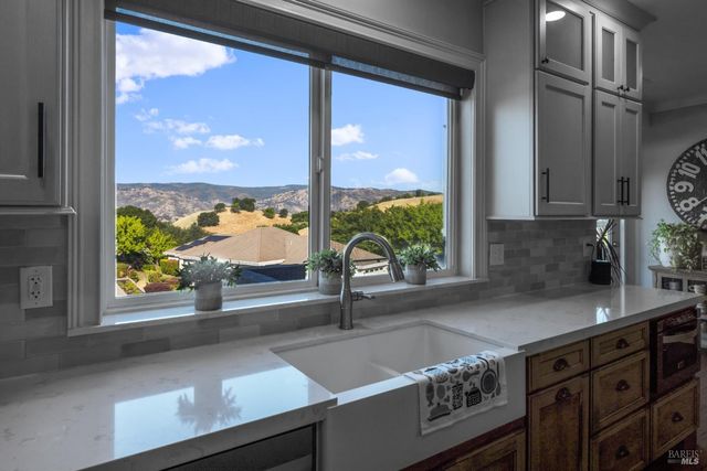 6141 N Vine St, Vacaville, CA 95688