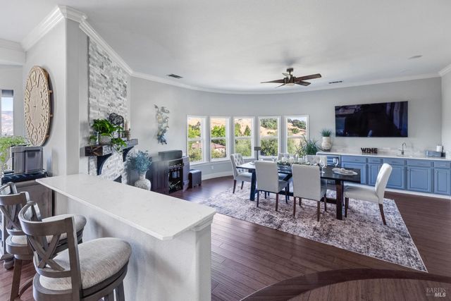 6141 N Vine St, Vacaville, CA 95688