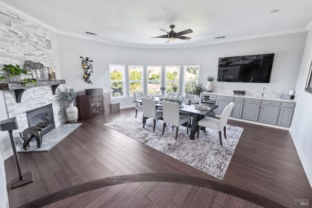 6141 N Vine St, Vacaville, CA 95688