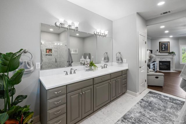 6141 N Vine St, Vacaville, CA 95688