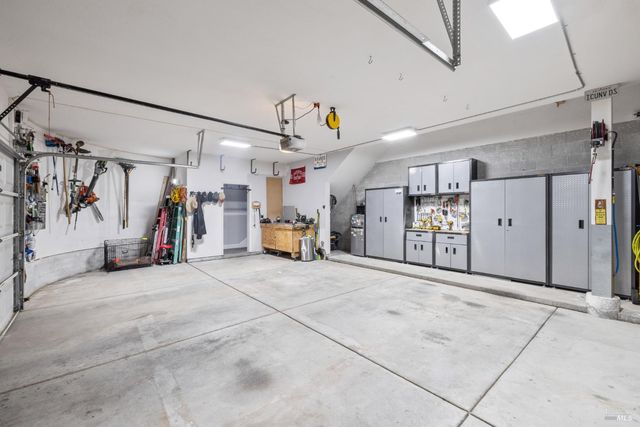 6141 N Vine St, Vacaville, CA 95688