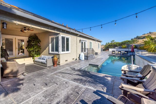 6141 N Vine St, Vacaville, CA 95688