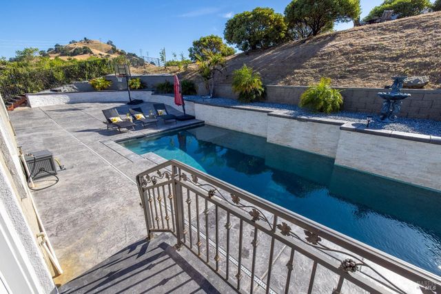 6141 N Vine St, Vacaville, CA 95688