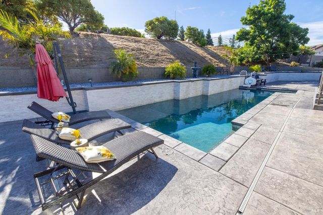 6141 N Vine St, Vacaville, CA 95688