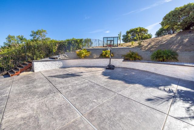 6141 N Vine St, Vacaville, CA 95688