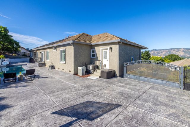 6141 N Vine St, Vacaville, CA 95688