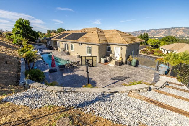 6141 N Vine St, Vacaville, CA 95688