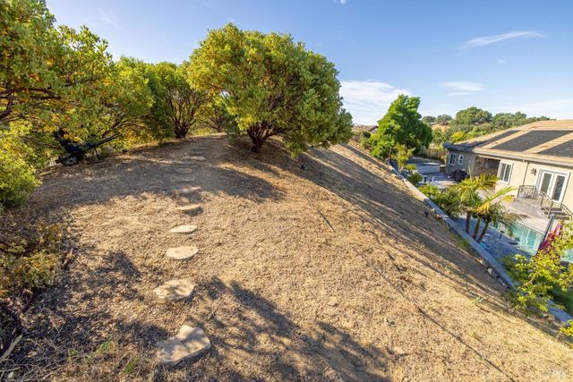 6141 N Vine St, Vacaville, CA 95688