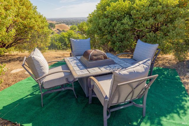 6141 N Vine St, Vacaville, CA 95688