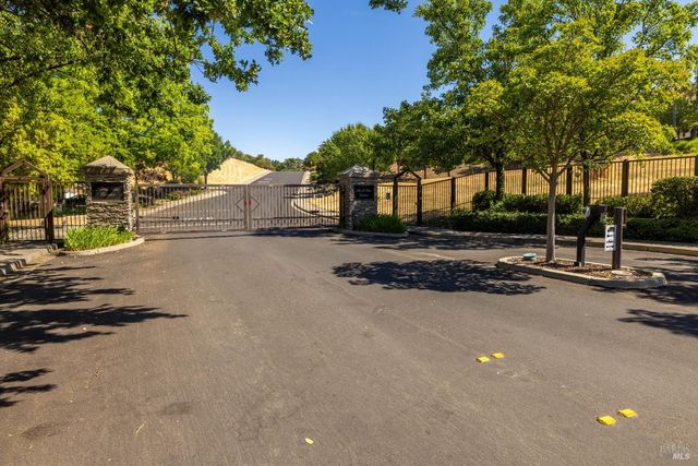 6141 N Vine St, Vacaville, CA 95688