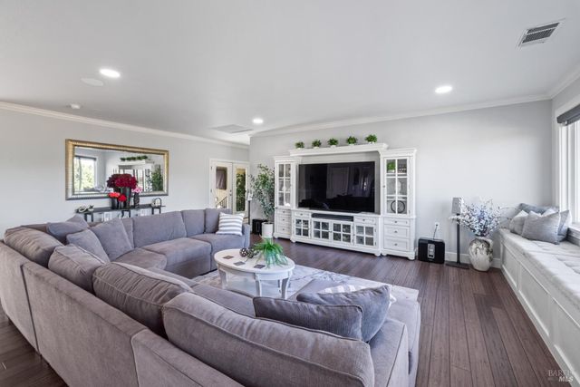 6141 N Vine St, Vacaville, CA 95688