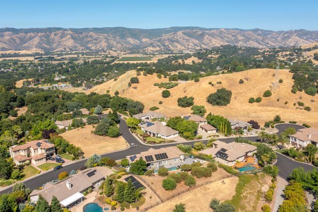 6141 N Vine St, Vacaville, CA 95688