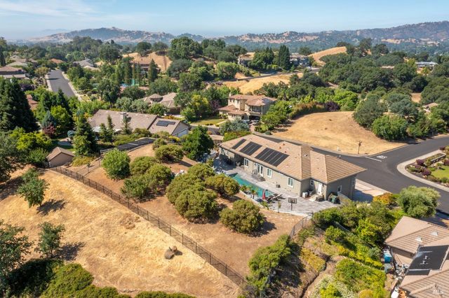 6141 N Vine St, Vacaville, CA 95688