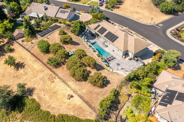 6141 N Vine St, Vacaville, CA 95688