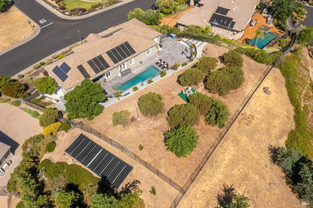 6141 N Vine St, Vacaville, CA 95688