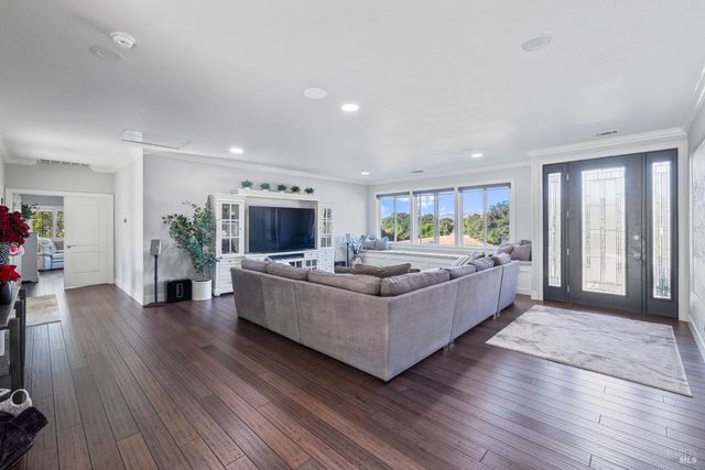 6141 N Vine St, Vacaville, CA 95688