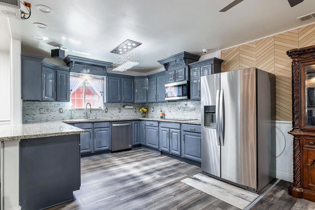 Image 13 of property listing at 408 W San Joaquin Street, Avenal, CA 93204