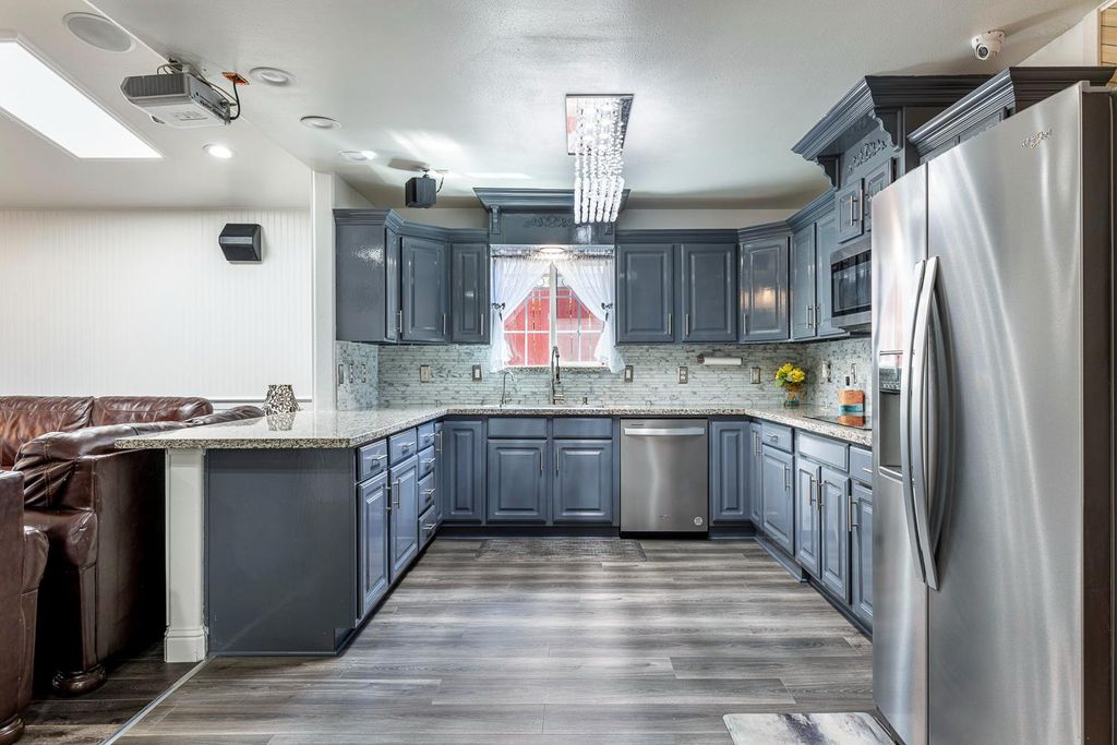 Image 14 of property listing at 408 W San Joaquin Street, Avenal, CA 93204