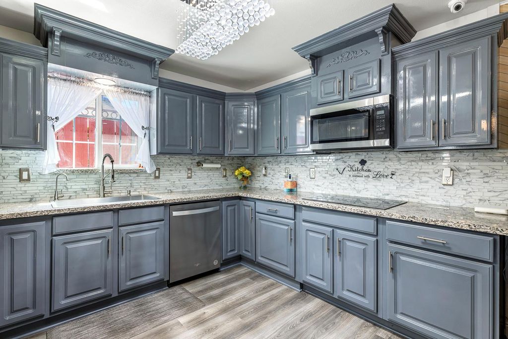 Image 18 of property listing at 408 W San Joaquin Street, Avenal, CA 93204
