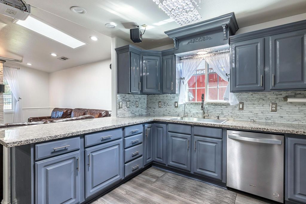 Image 19 of property listing at 408 W San Joaquin Street, Avenal, CA 93204